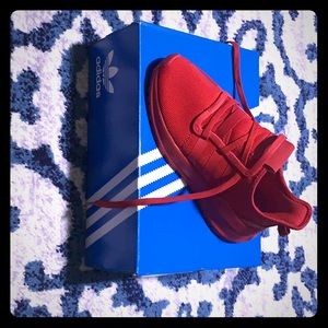 Adidas (monochrome red) u path run 3